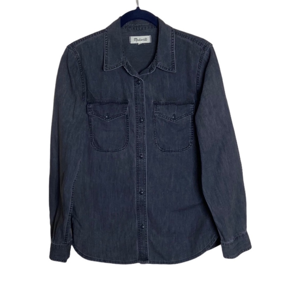 Madewell Denim Button-Up Shirt in Lunar Wash size Medium